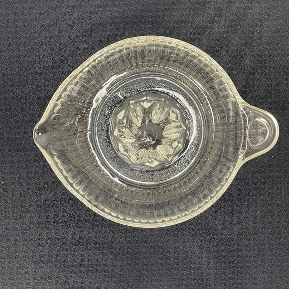Vintage Clear Glass Hand Juicer Reamer Orange Lemon Citrus Juicer - Large - Picture 6 of 10